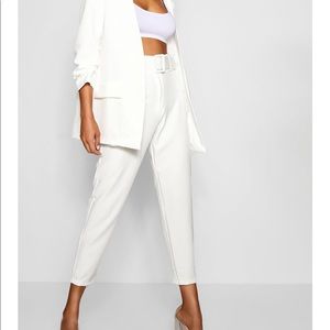 Buckle belt tapered pants